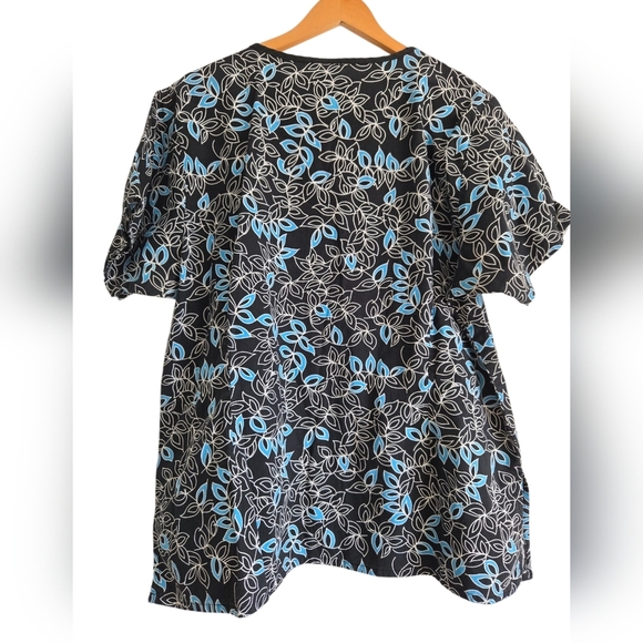 Dickies Black Scrub Top with Blue and White Leaf Pattern Size 2XL - Picture 2 of 3